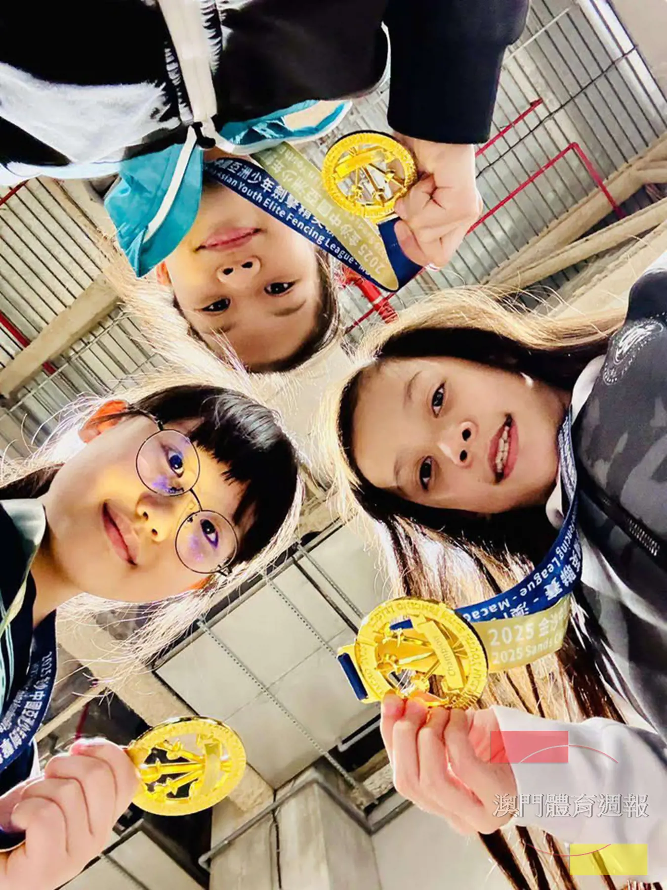 澳門U10女子花劍隊張宛琳、吳芊諭及CUNHA CHIQUITA BELA奪冠.jpg